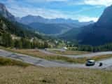 winding-way-up-to-passo-gardena